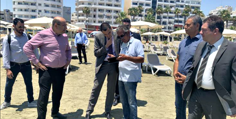 Επίσκεψη στις παραλίες Φοινικούδων και Μακένζι πραγματοποίησε ο Υφυπουργός Τουρισμού